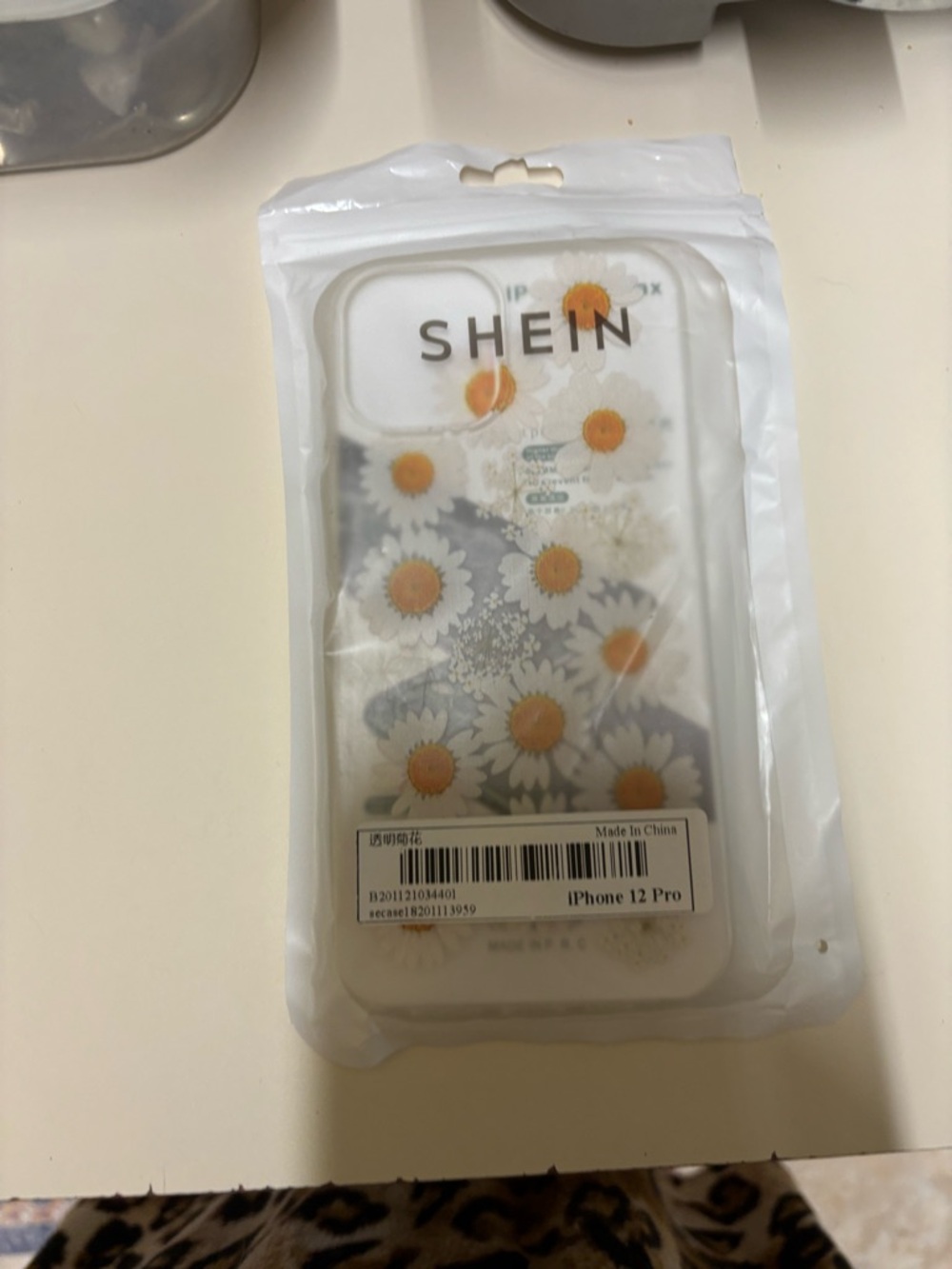 SHEIN Clear Daisy Phone Case with White Petals and Yellow Centers